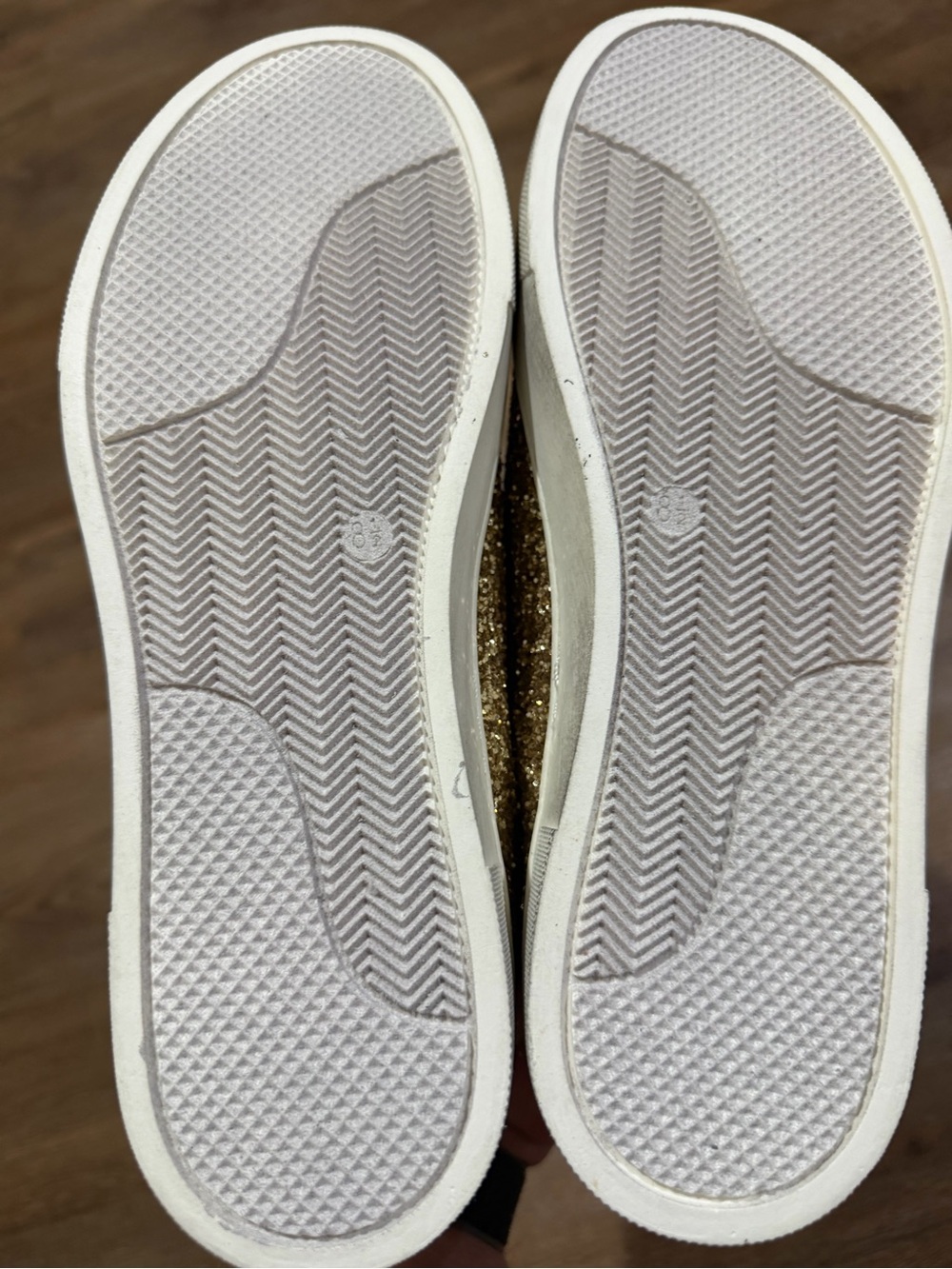 Steven New York Rubie Gold Glitter Star Sneakers Women’s 8.5 New - Picture 8 of 11